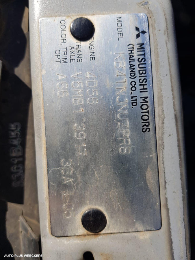 2013 Mitsubishi Triton Right Rear Door Sliding