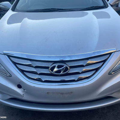 2011 Hyundai I45 Rear Garnish