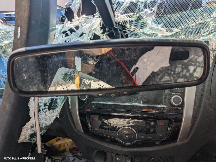 2020 Nissan Navara Headrest