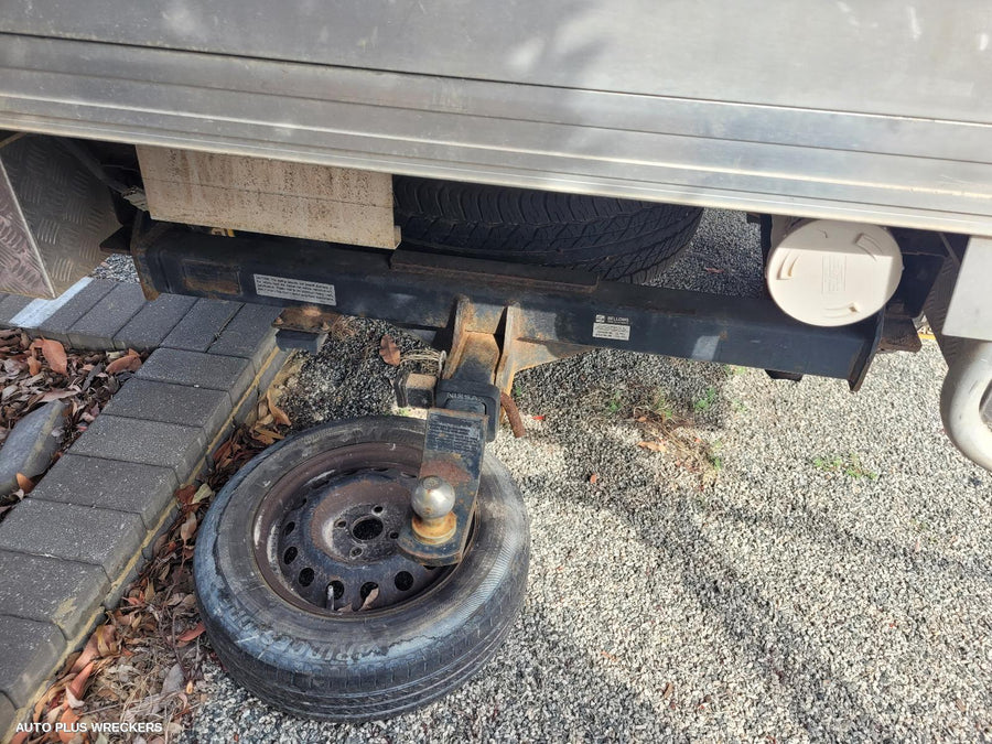 2009 NISSAN NAVARA BONNET HINGE STRUT