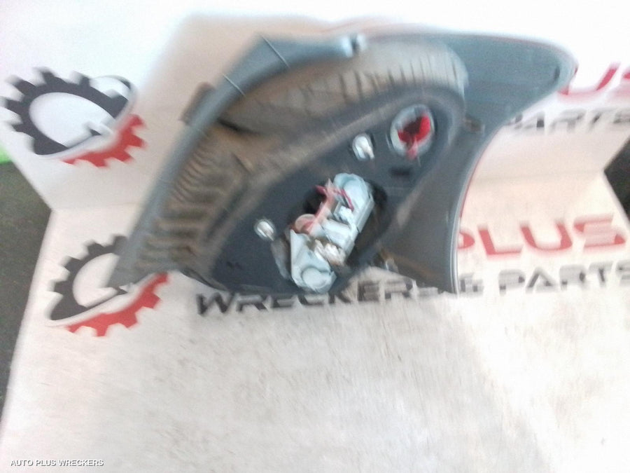 2006 Toyota Yaris Left Taillight