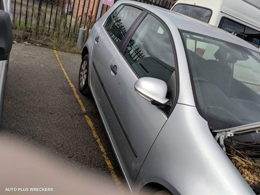 2004 Volkswagen Golf Left Taillight