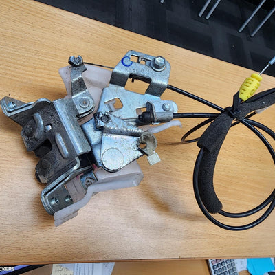 2007 Toyota Tarago Door Boot Gate Lock