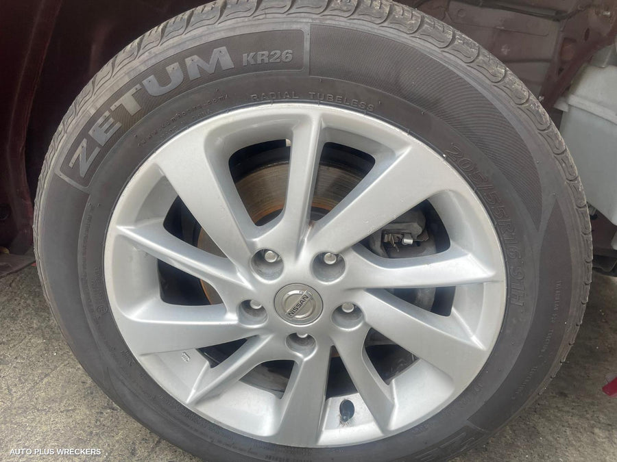 2013 Nissan Pulsar Left Front Door Window