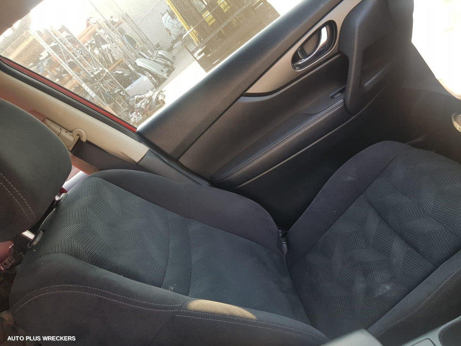 2015 Nissan Xtrail Left Rear Door Window