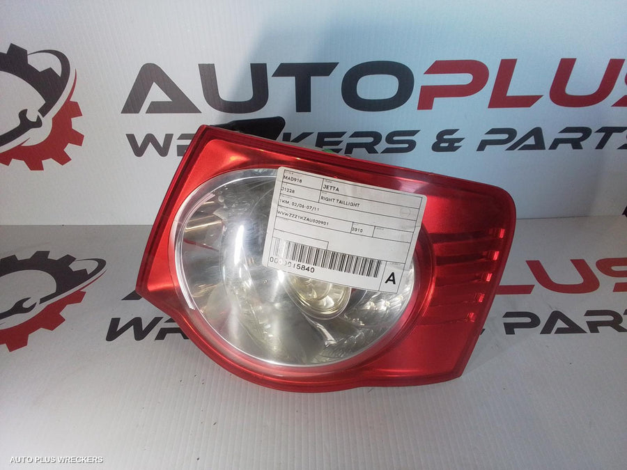 2010 Volkswagen Jetta Right Taillight