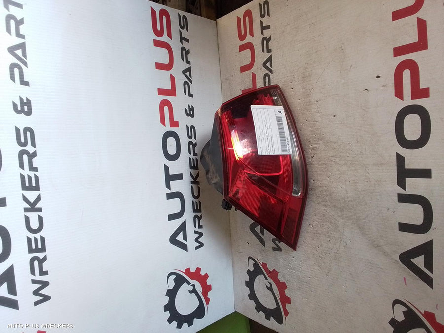 2016 Volkswagen Golf Left Taillight