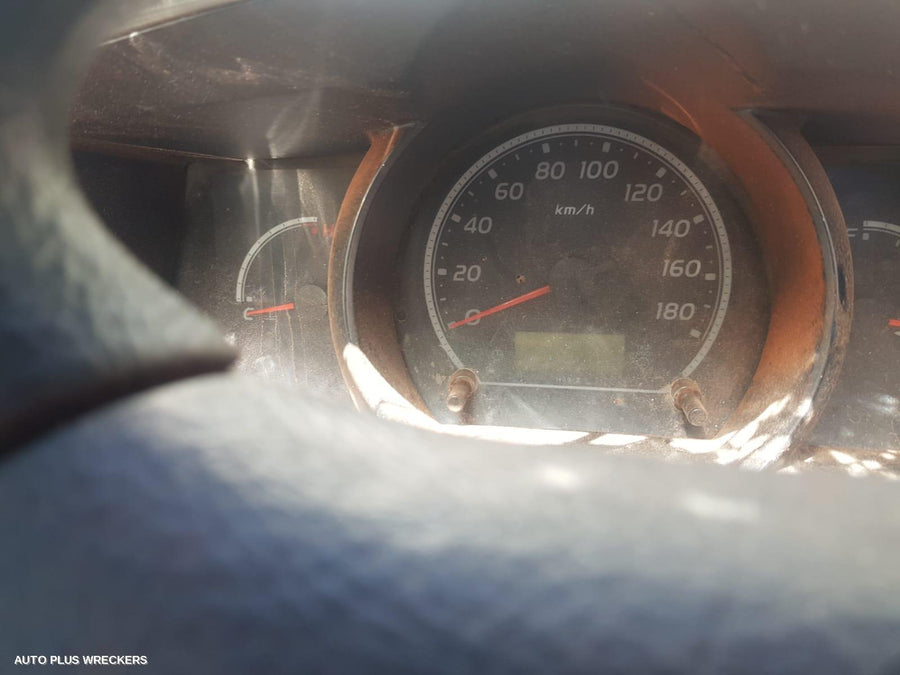 2014 Toyota Hiace Door Hinge Runner