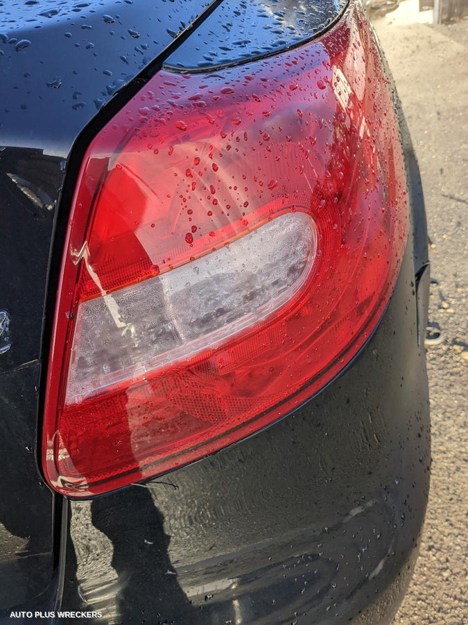 2010 Suzuki Kizashi Left Taillight