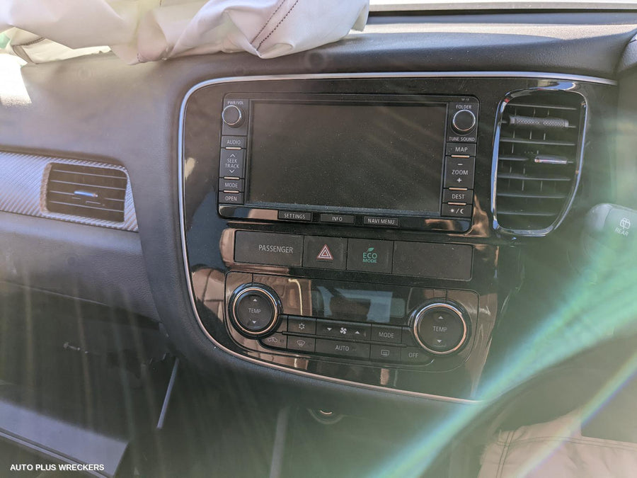 2015 Mitsubishi Outlander Headrest