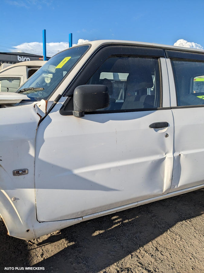 2007 Nissan Patrol Left Front Door Window