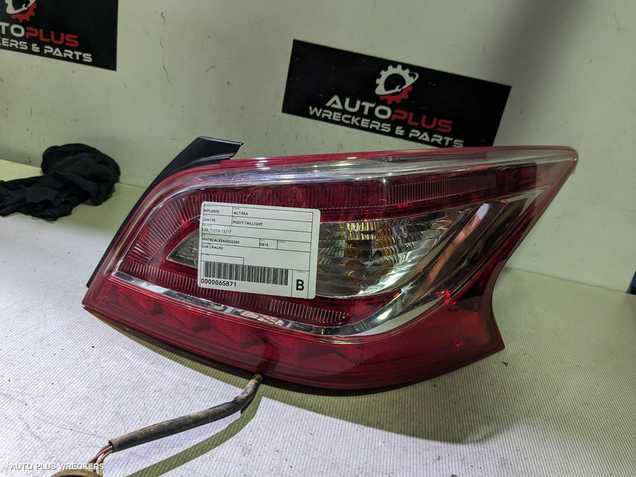2013-2017 Nissan Altima Right Taillight