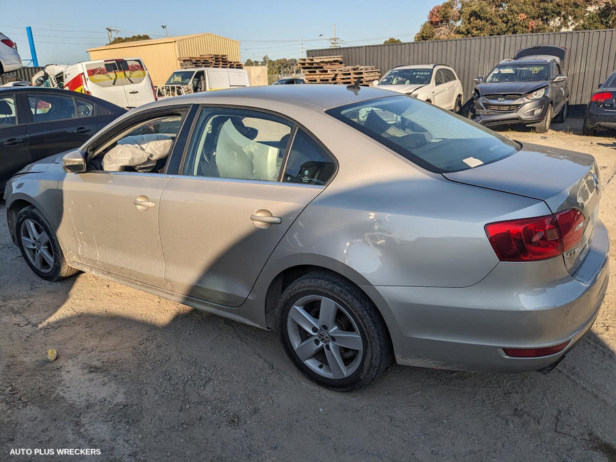 2011-2014 Volkswagen Jetta Left Taillight