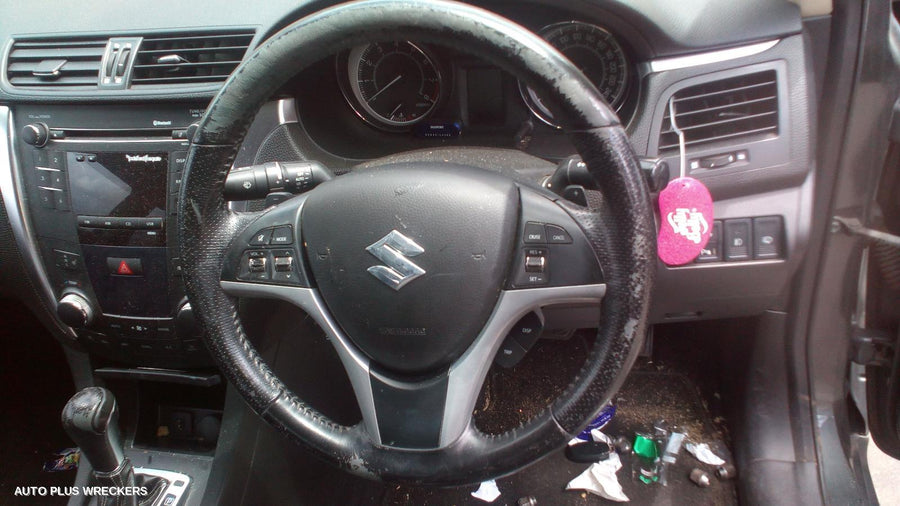 2011 Suzuki Kizashi Right Front Door