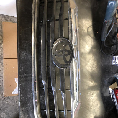 2012 Toyota Hilux Grille