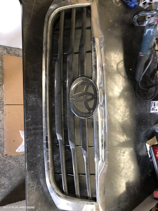 2012 Toyota Hilux Grille