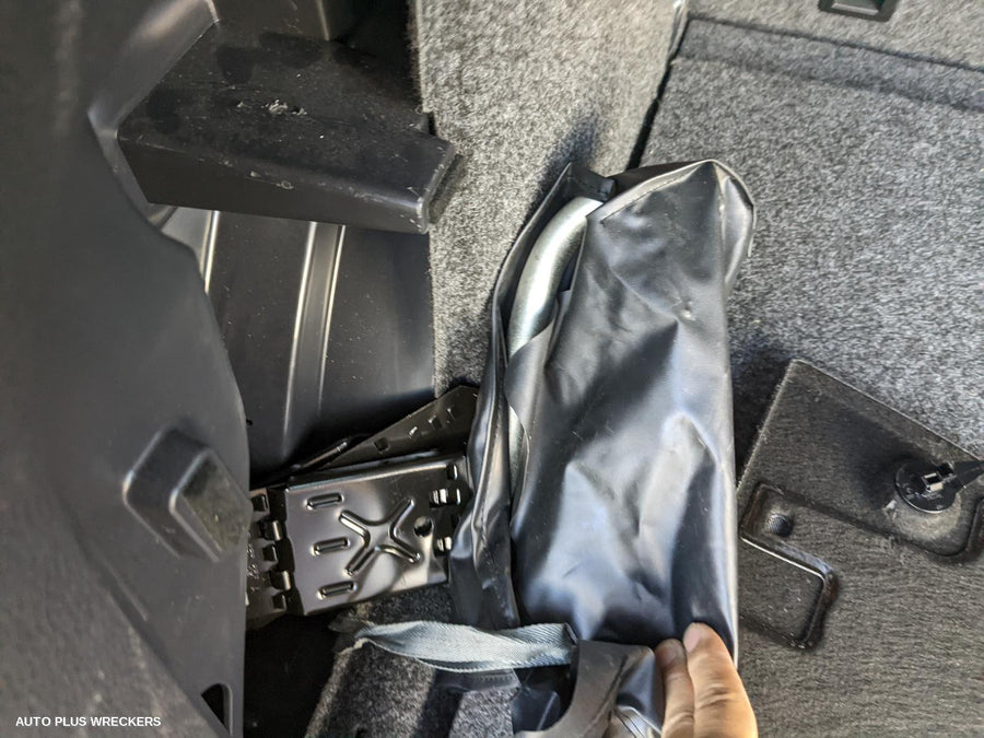 2012 Volkswagen Tiguan Left Taillight