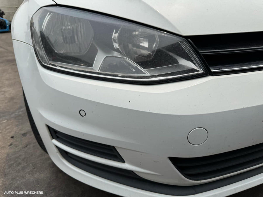 2014 Volkswagen Golf Front Seat