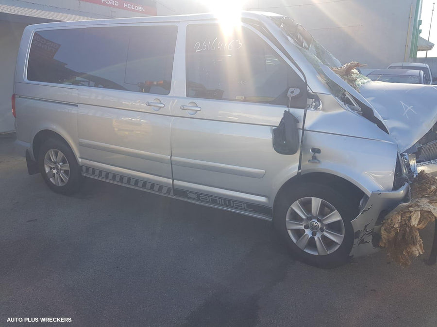 2010 Volkswagen Transporter Left Guard