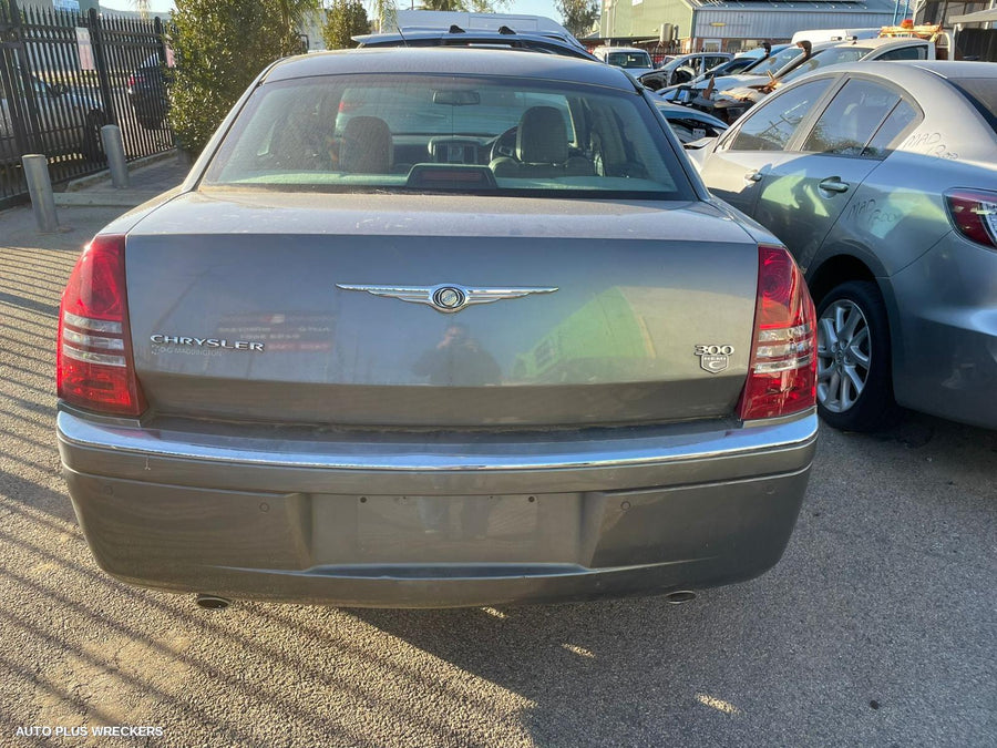 2007 Chrysler 300c Left Front Door Window