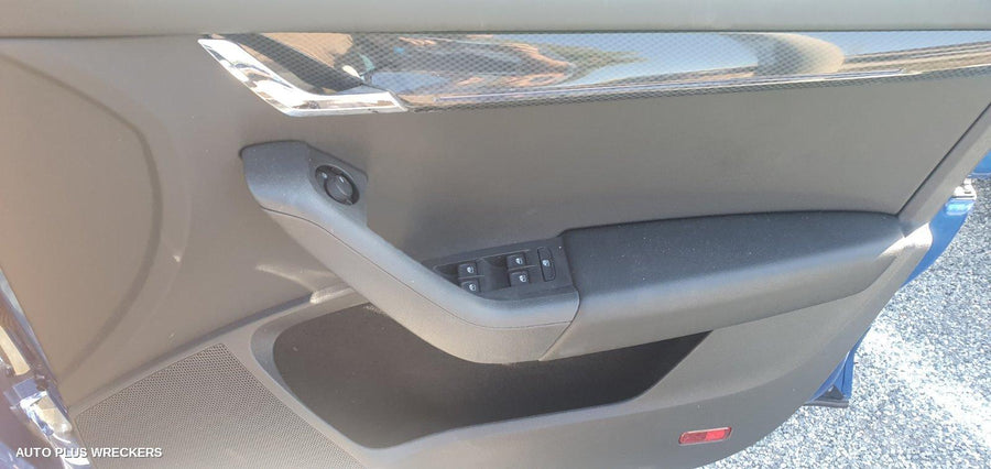2020 Skoda Octavia Right Front Door