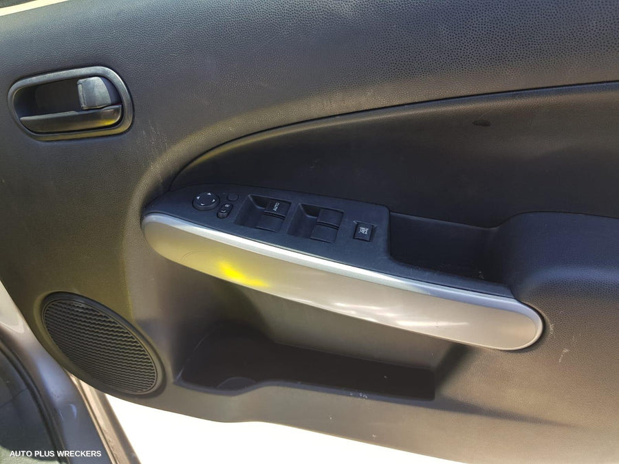 2009 Mazda 2 Left Front Door Window