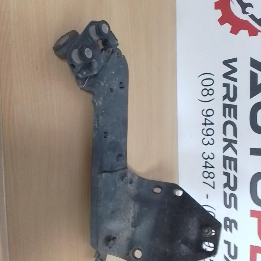 2006-2014 Kia Carnival/grand Carnival Door Hinge Runner