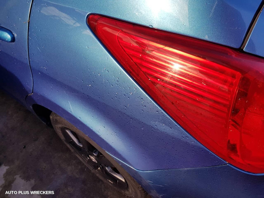 2006 Nissan Tiida Right Front Door