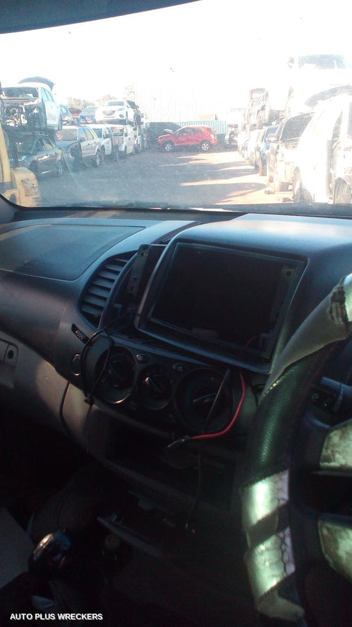 2007 Mitsubishi Triton Right Front Window Reg Motor