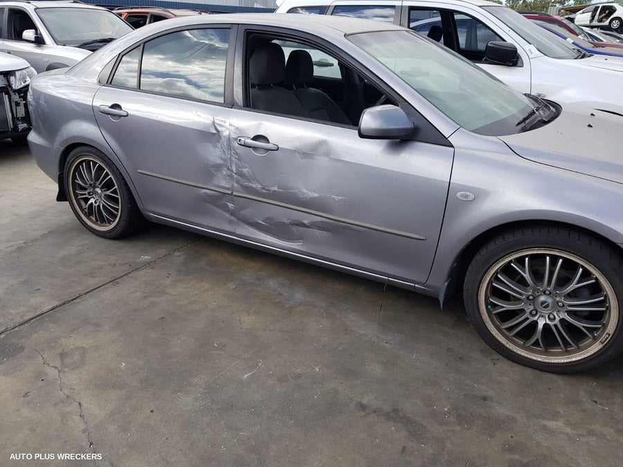 2005 MAZDA 6 RIGHT FRONT HUB ASSEMBLY