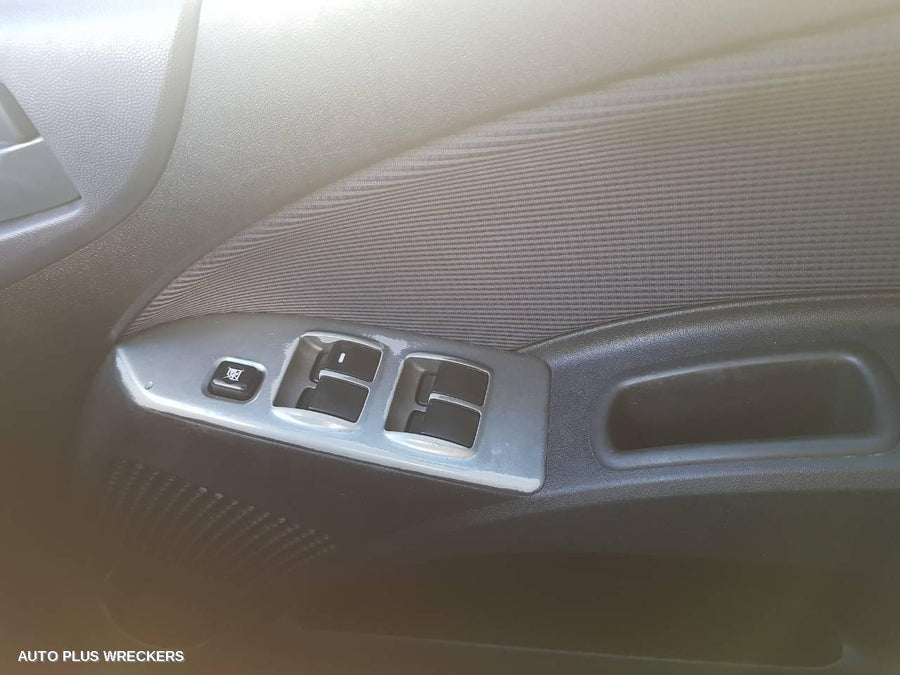 2005 Mitsubishi Colt Right Taillight