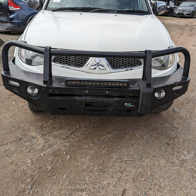 2011 Mitsubishi Triton Left Rear Door Sliding