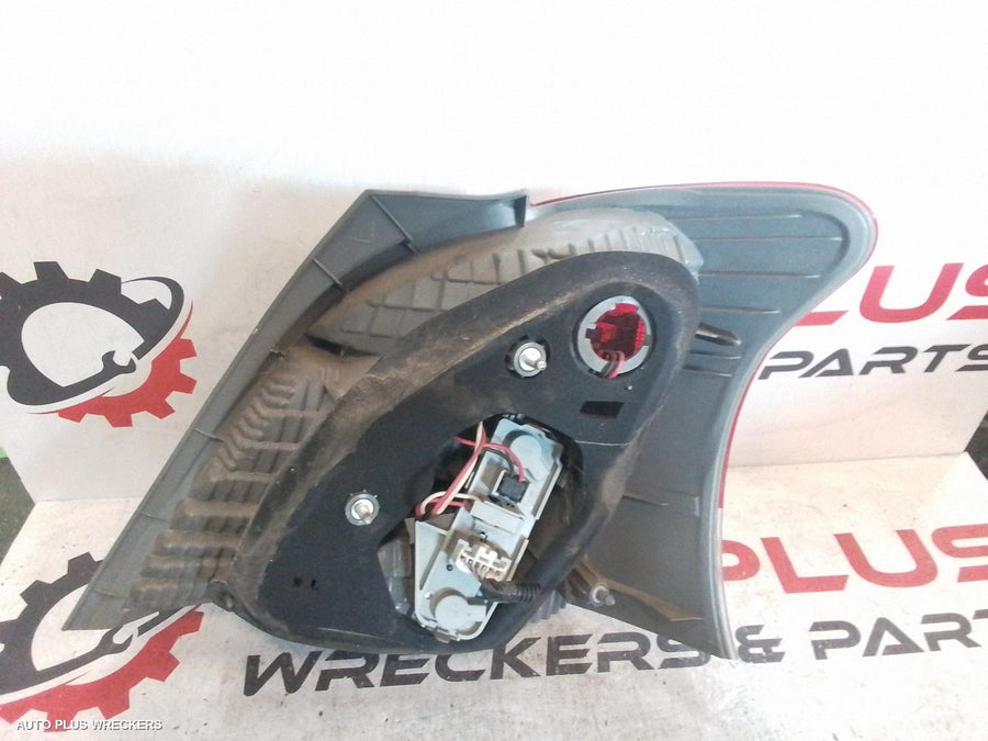 2006 Toyota Yaris Left Taillight