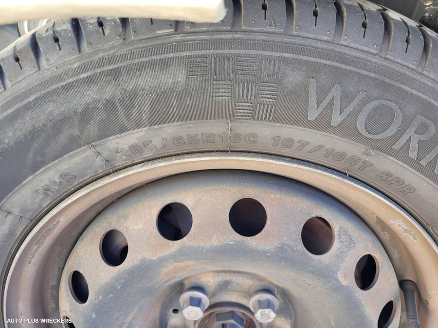 2014 Renault Trafic Left Front Door