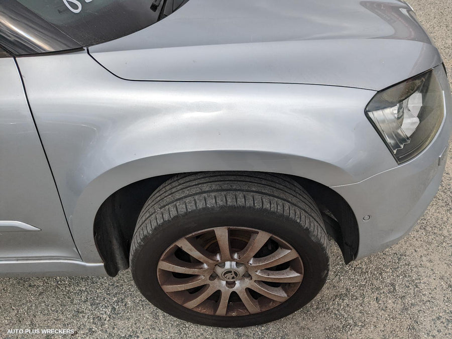 2016 Skoda Yeti Right Front Door Window