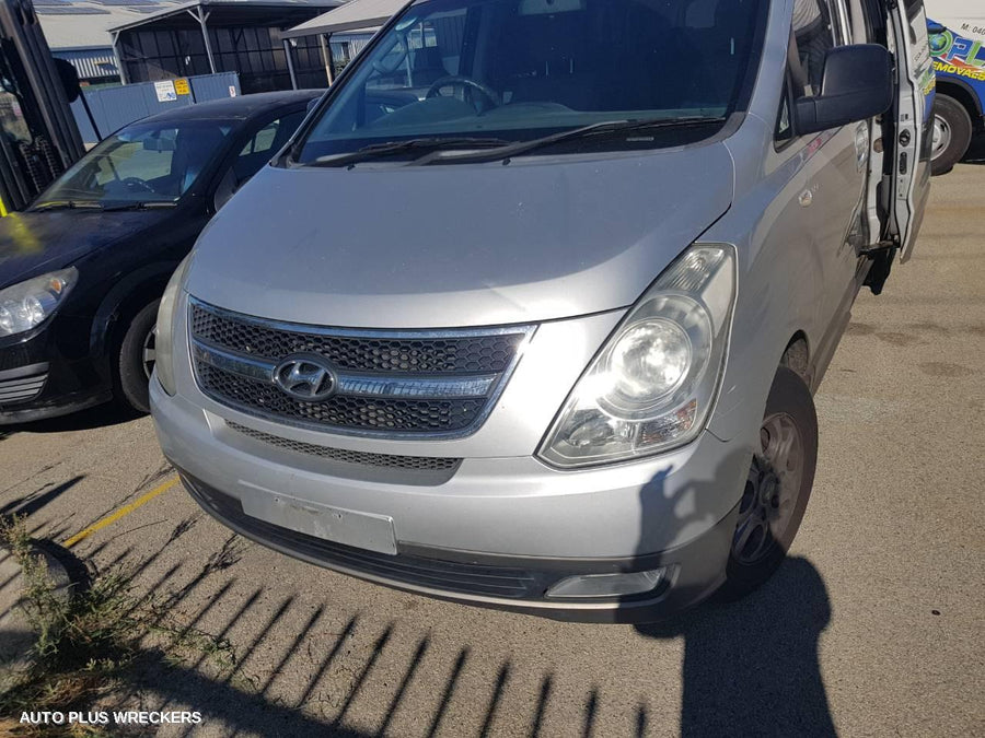 2008 Hyundai Iload/imax Left Front Door