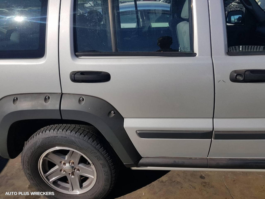 2005 Jeep Cherokee Left Front Door