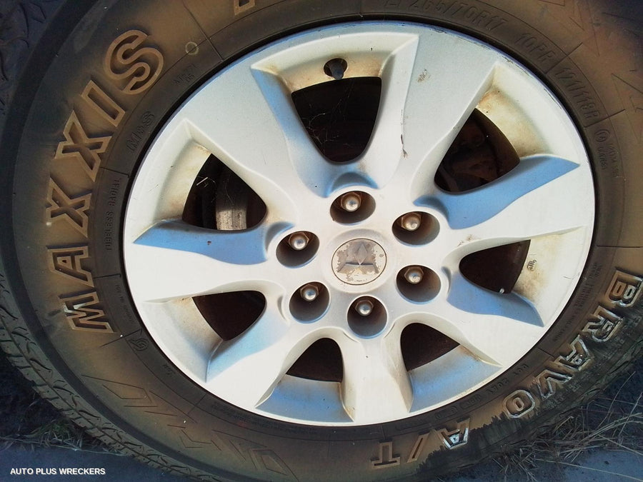 2014 Mitsubishi Pajero Wheel Mag