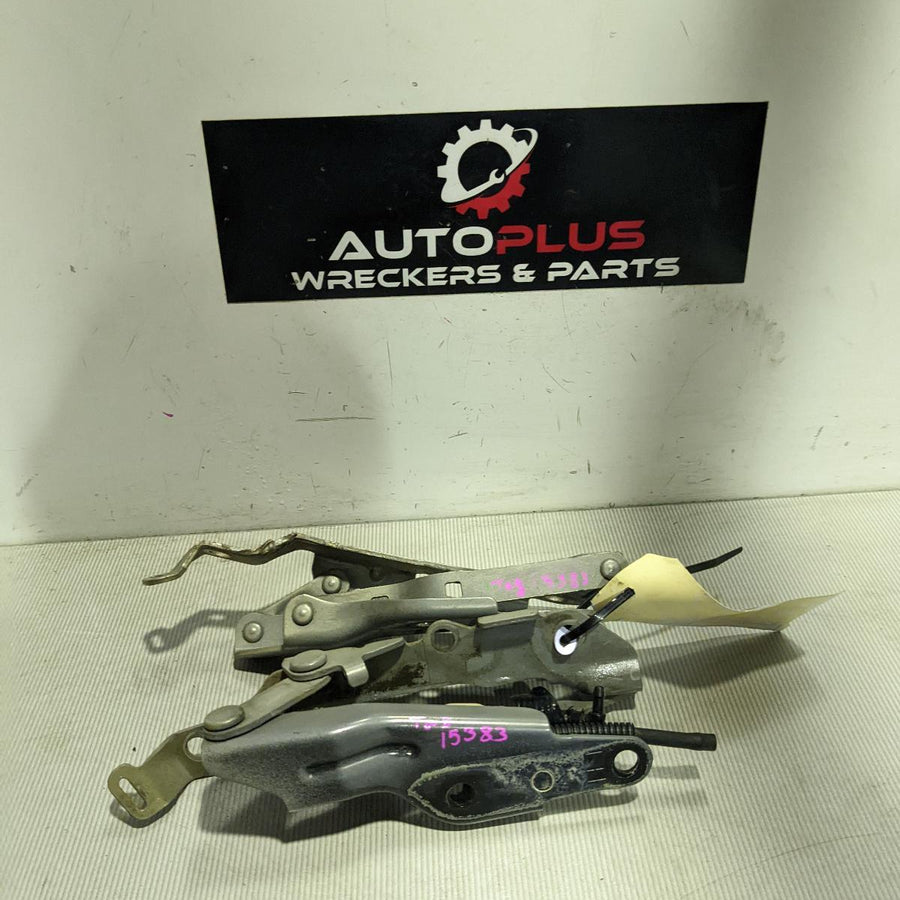 2007 SUBARU LIBERTY BONNET HINGE STRUT