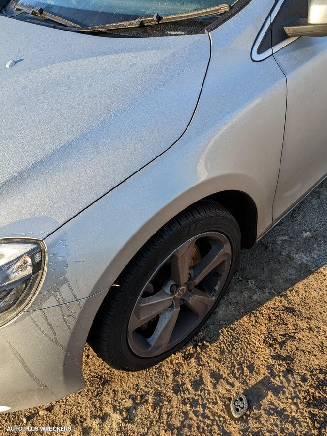 2016 Volvo S40 Left Front Door Window