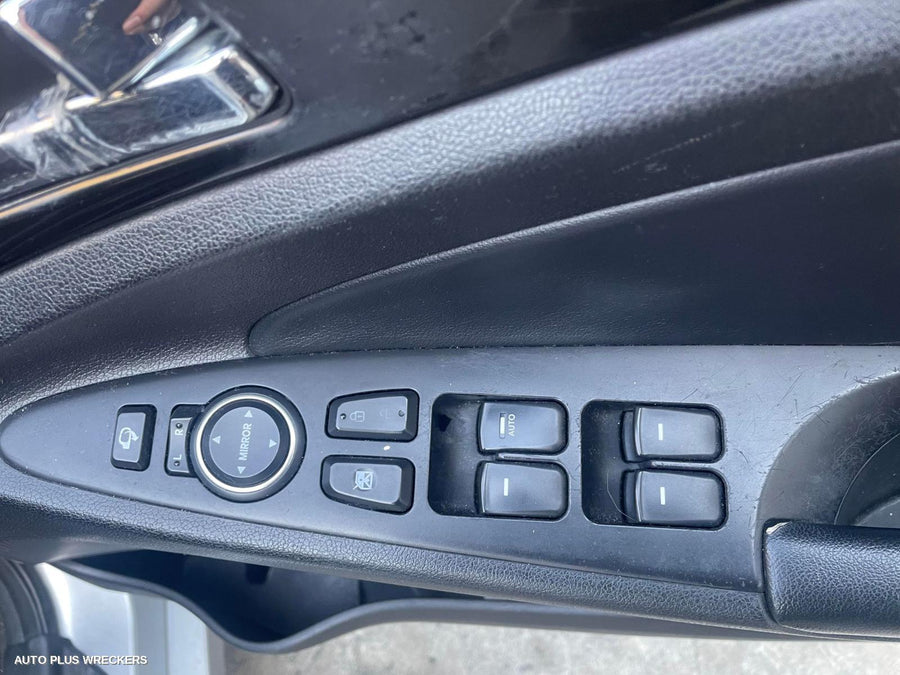 2011 HYUNDAI I45 DOOR HANDLE