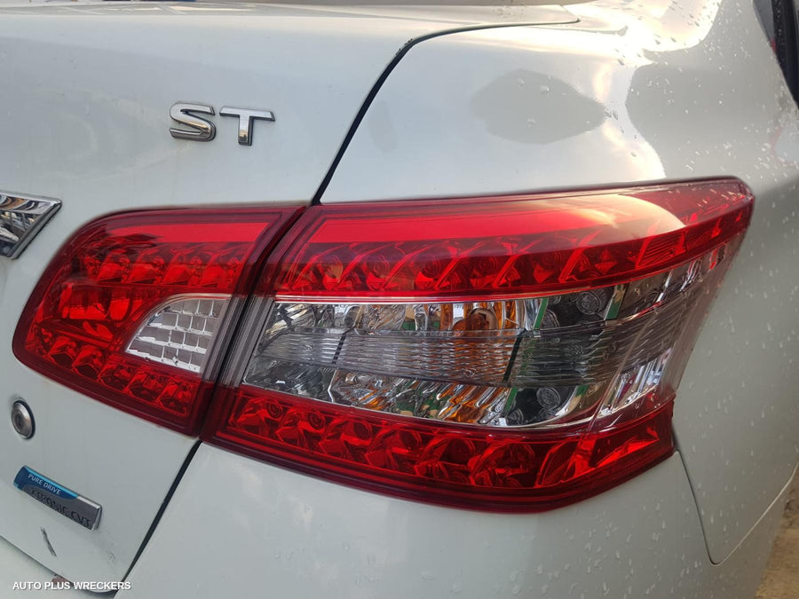 2013 Nissan Pulsar Left Rear Door Sliding