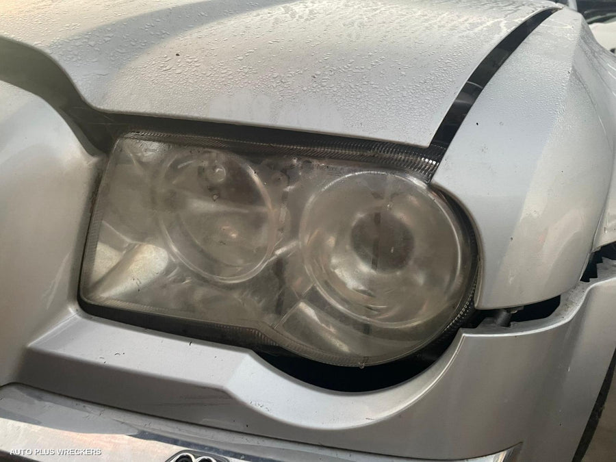 2006 CHRYSLER 300C LEFT FRONT DOOR