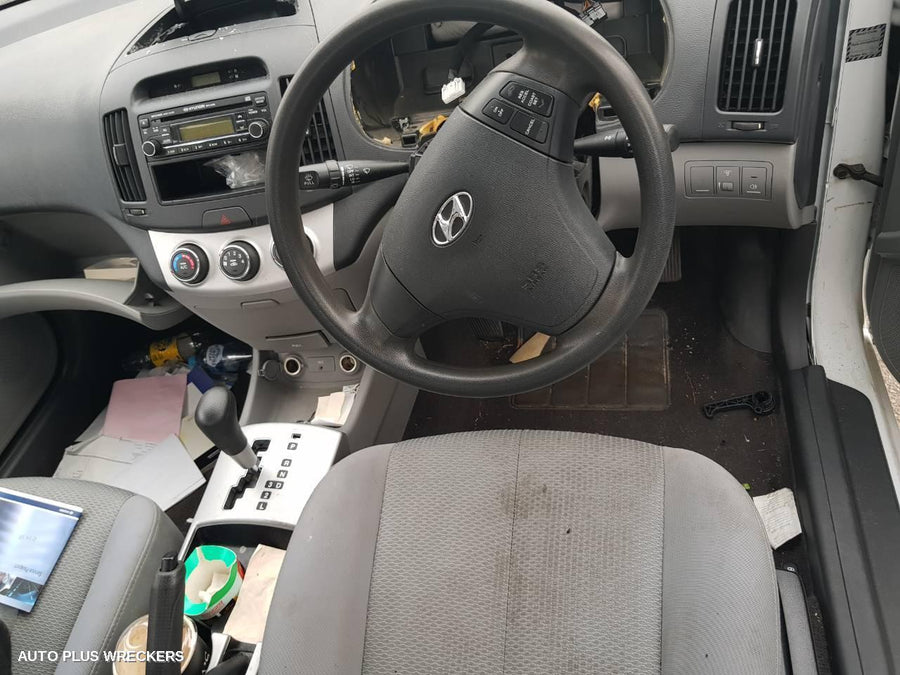 2008 Hyundai Elantra Left Taillight