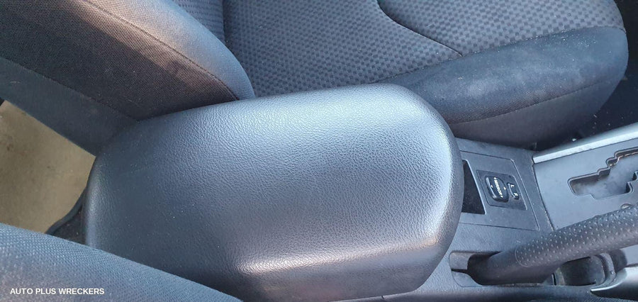 2006 TOYOTA RAV4 LEFT REAR DOOR WINDOW