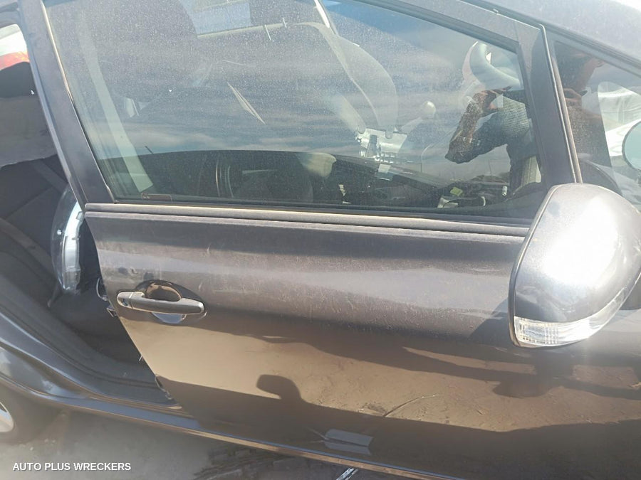 2010 TOYOTA COROLLA DOOR HANDLE