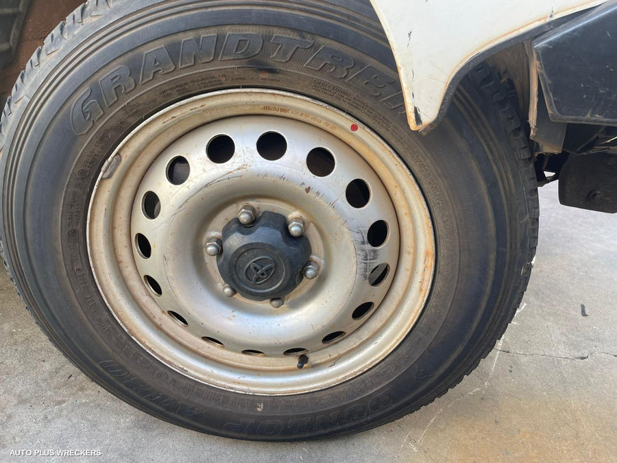 2018 Toyota Hilux Left Front Door Window