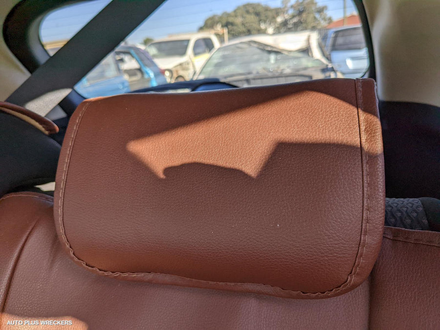 2015 Mitsubishi Outlander Headrest