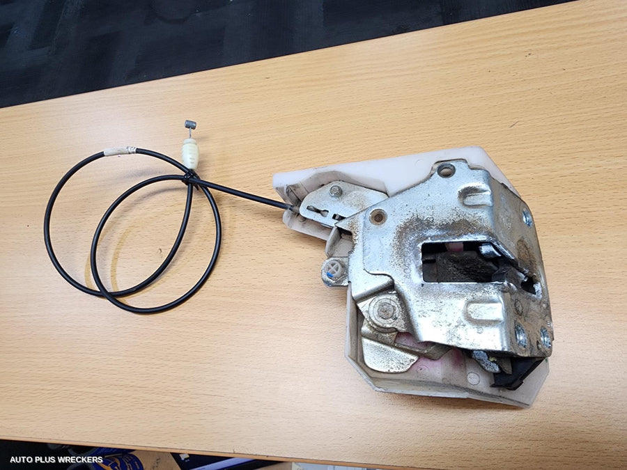 2007 Toyota Tarago Door Boot Gate Lock