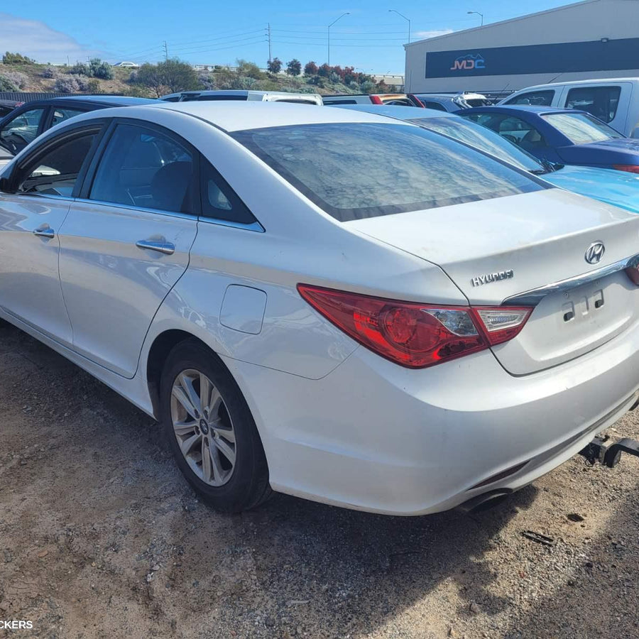 2010 Hyundai I45 Left Rear Door Window